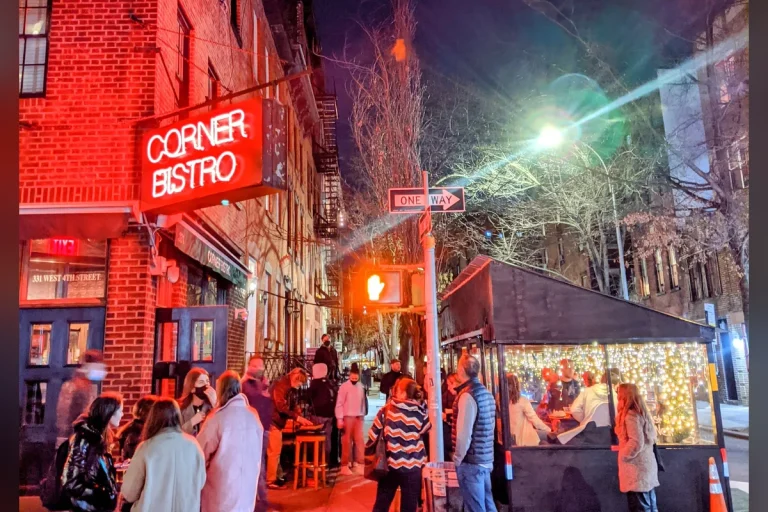 Corner Bistro East logo