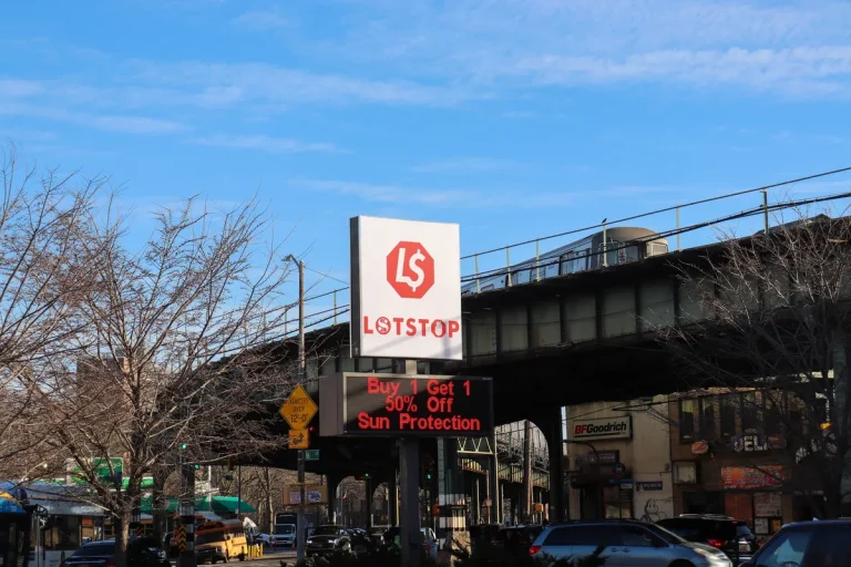 Lot Stop 99! logo